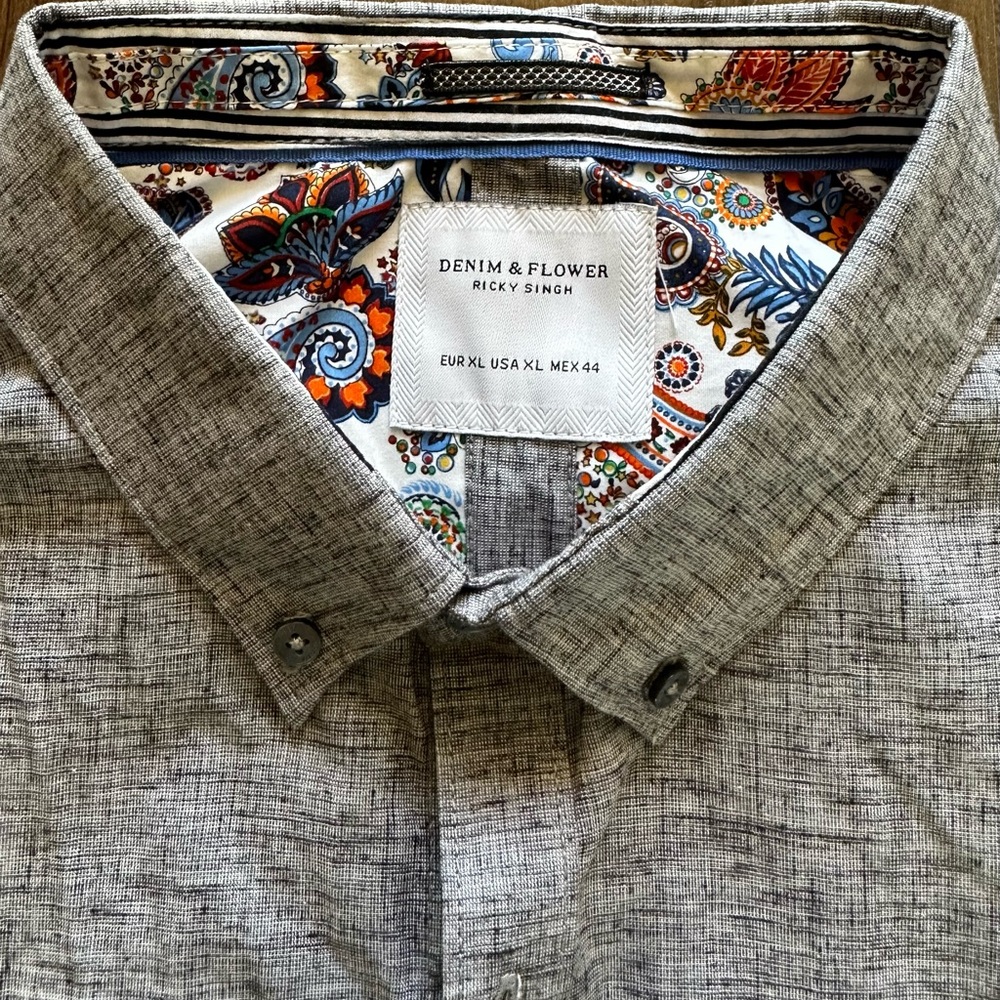 XL Men’s Denim & Flower SS Gray with floral trim button down collar shirt